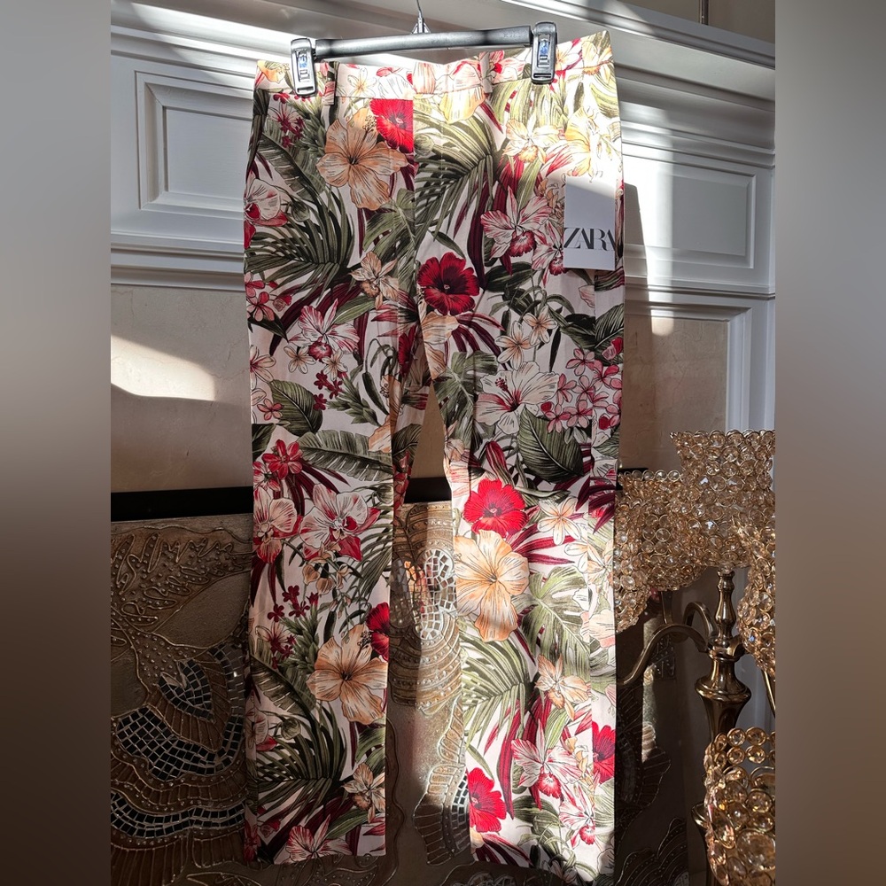 Zara Red and Green Floral Pants🍁🩷🌸
